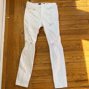 White ripped skinny jean